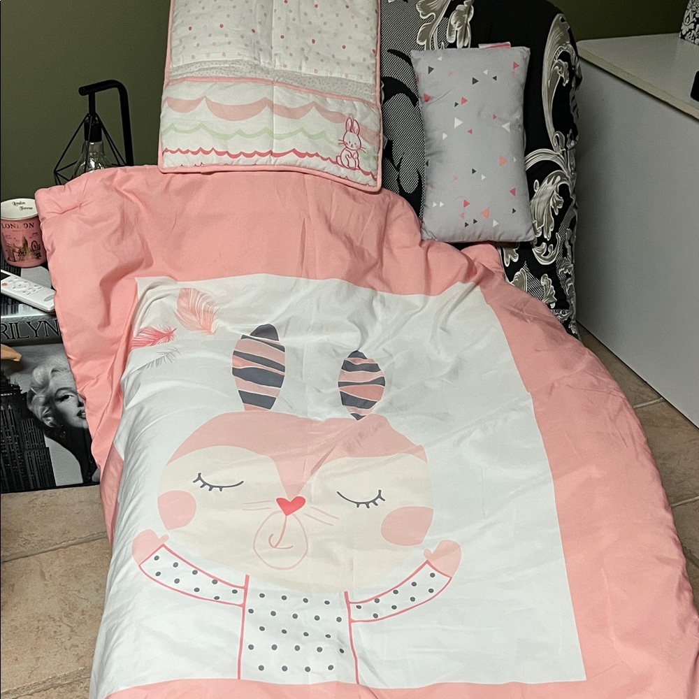 #61.Charming Pink and White Animal Print Duvet Cover
